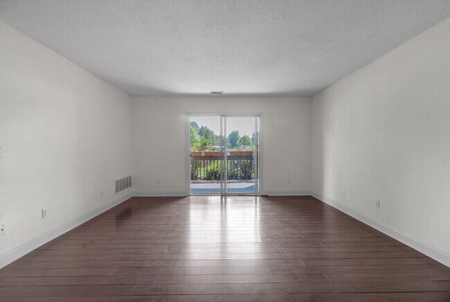 Building Photo - 2592 Eagles Cir