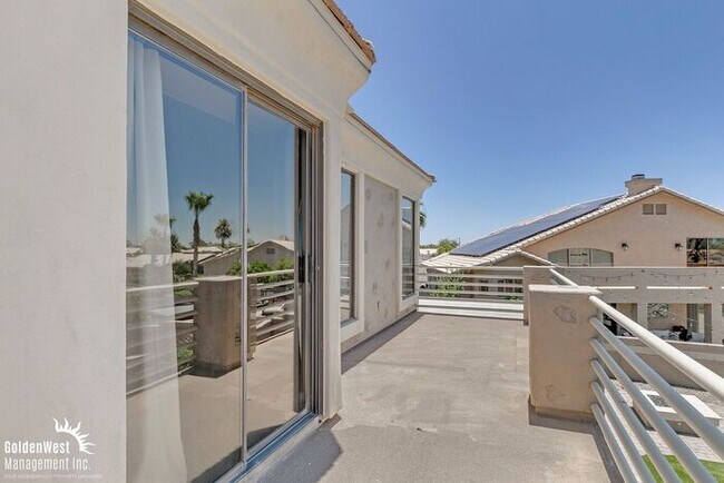 Building Photo - Modern 3bdm 3ba Home with Stylish Upgrades