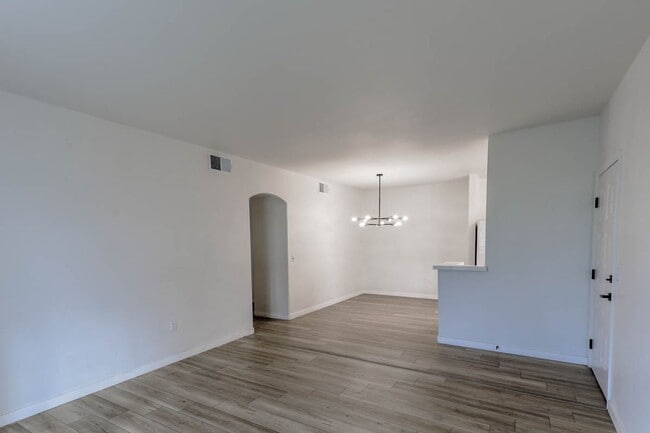 Building Photo - 3 Bed Condo In Gated West Side Community