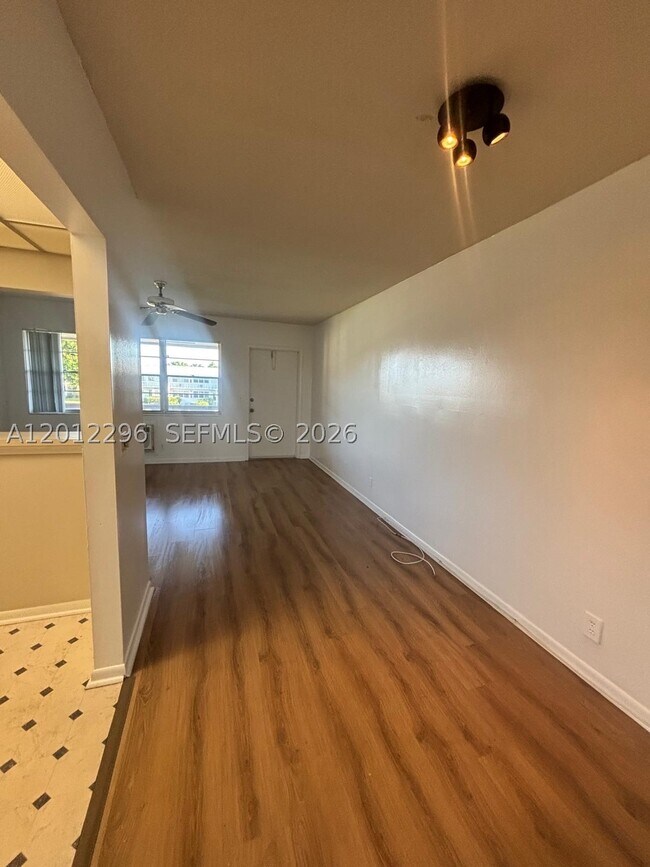 Building Photo - 166 Easthampton G