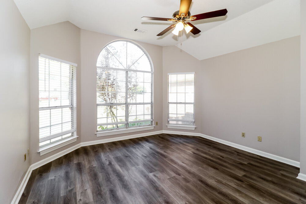 Building Photo - 7017 Juanita Cir S