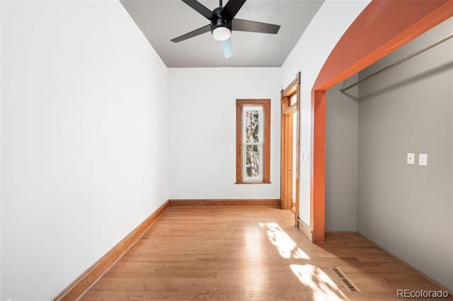 Building Photo - 326 E Dakota Ave