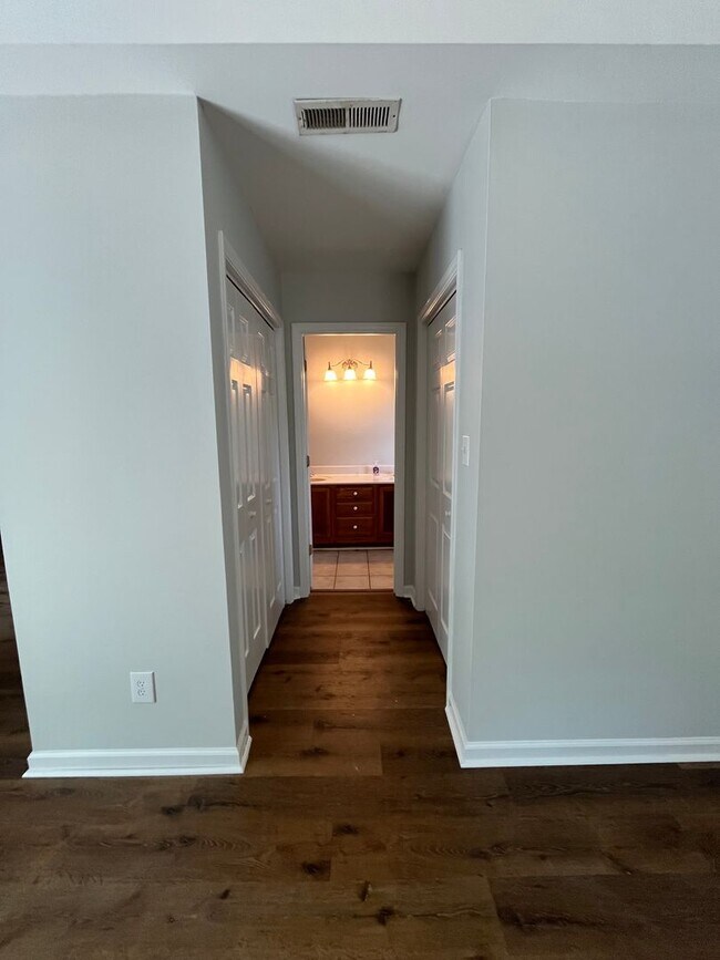 Building Photo - Discover this well-maintained 3-bedroom, 2-bath home in Wilmington, NC
