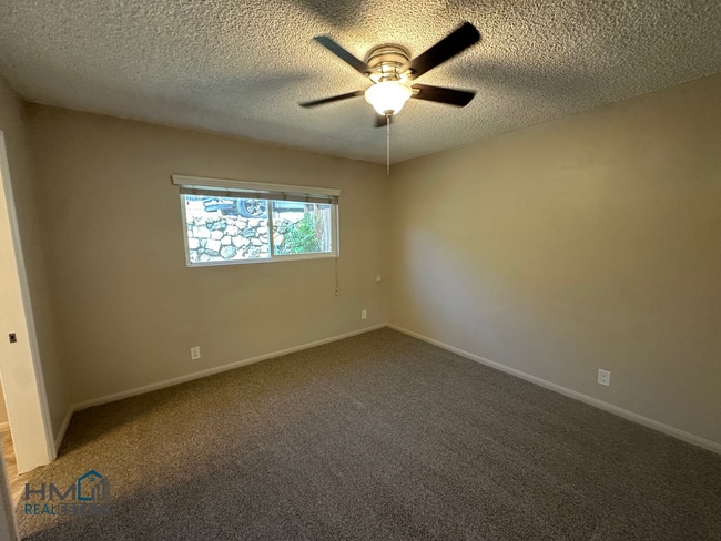 Building Photo - Homes Management - 2 Bed, 2 Bath Triplex i...