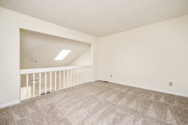 Building Photo - COMING SOON! Cozy 2bd/2ba Townhome Nest in Watersedge