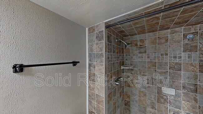 Building Photo - 4642 Crow Creek Dr