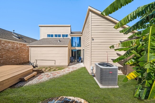 Building Photo - 12805 Westpark Dr