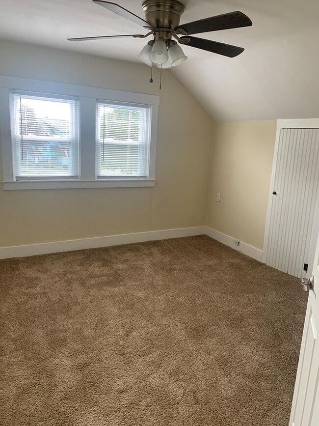 Building Photo - 800 Broadway St