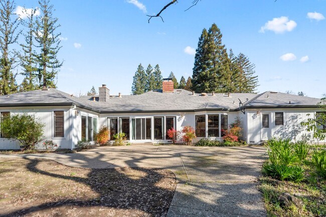 Building Photo - Beautiful big house with great school district. Gustavo Lopez AMSI