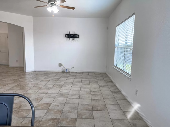 Building Photo - 4121 Mantis St