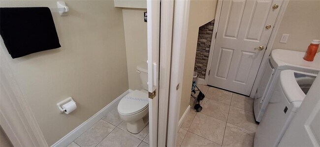Building Photo - 500 Orista Dr