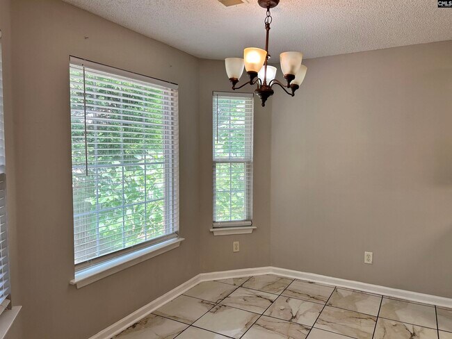 Building Photo - 405 Beech Glen Dr