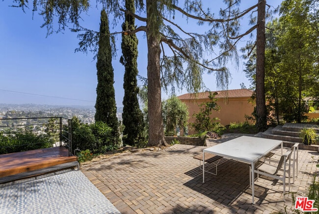 Building Photo - 631 Cross Ave