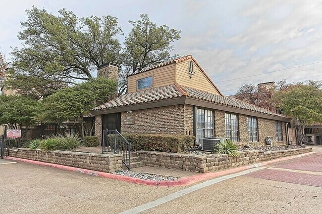 Building Photo - 4800 Northway Dr