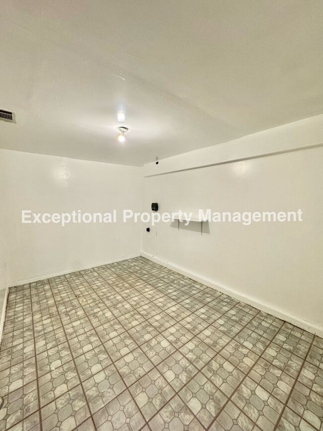 Building Photo - Ready to move in 3 bed 3 bath home