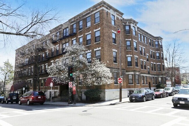Building Photo - 72 Strathmore Rd