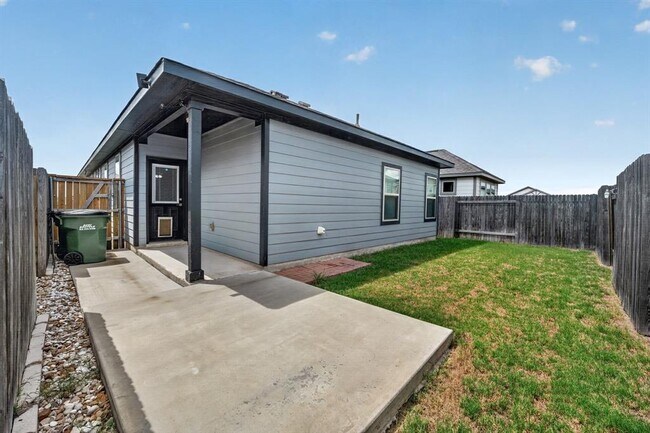 Building Photo - 105 Drifter Ln