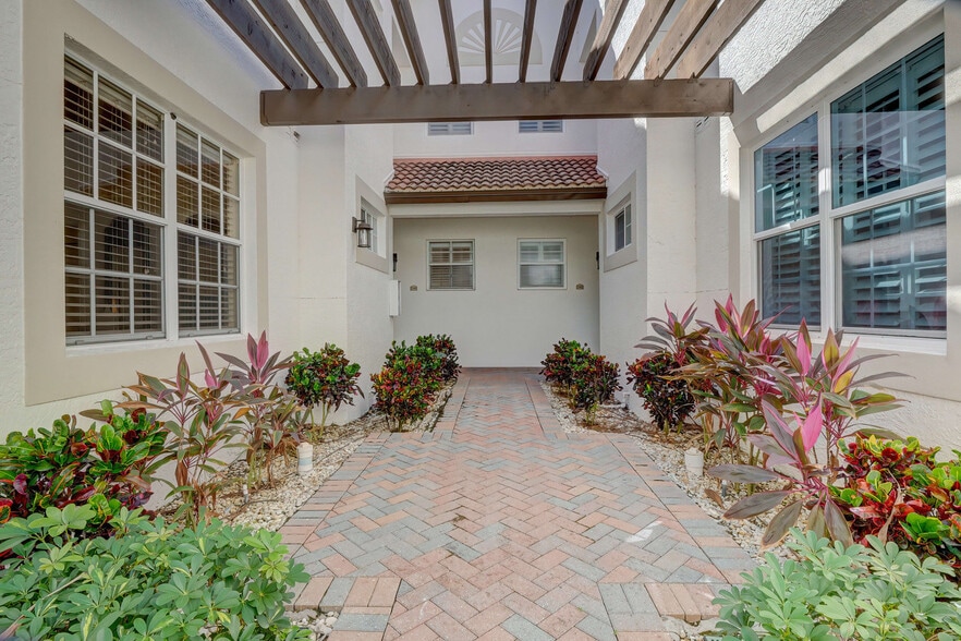 Building Photo - 2250 Hawksridge Dr