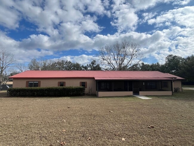 Building Photo - Spacious (Almost 3,000 sq ft) 6 Bedroom, 3 Bath Furnished Home – Live Oak, FL