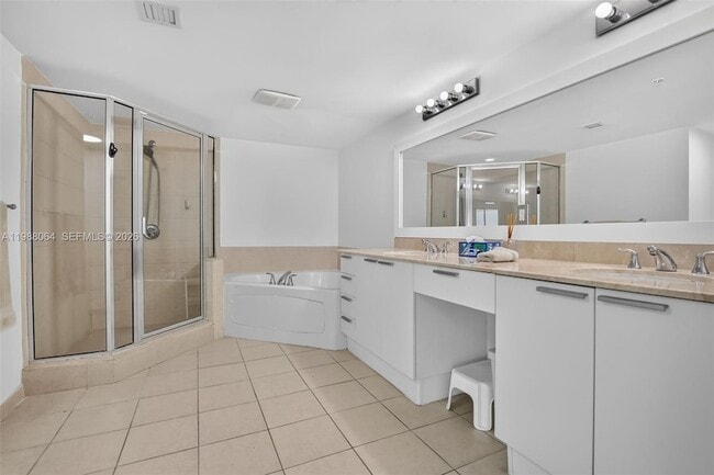 Building Photo - 16699 Collins Ave