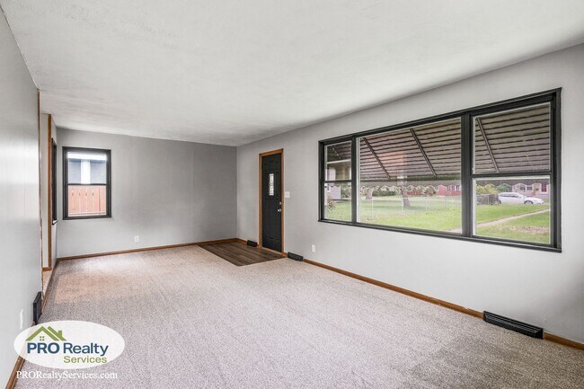 Building Photo - Recently Remodeled 2 Bedroom Home