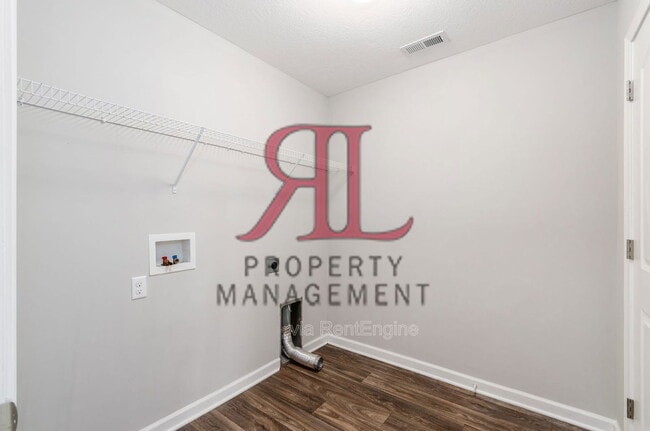 Building Photo - 5622 Branchville Dr