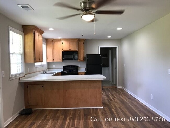 Building Photo - 4927 Lincrest Rd