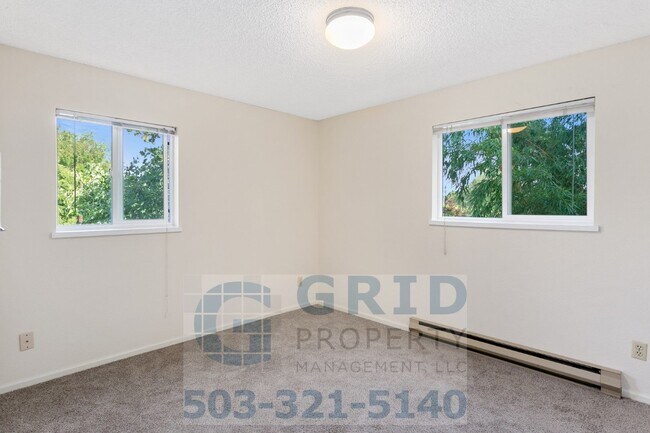 Building Photo - GPM648 - SE Stark St (T1)