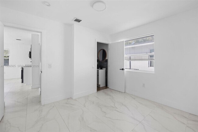 Building Photo - 1445 NW 34th St