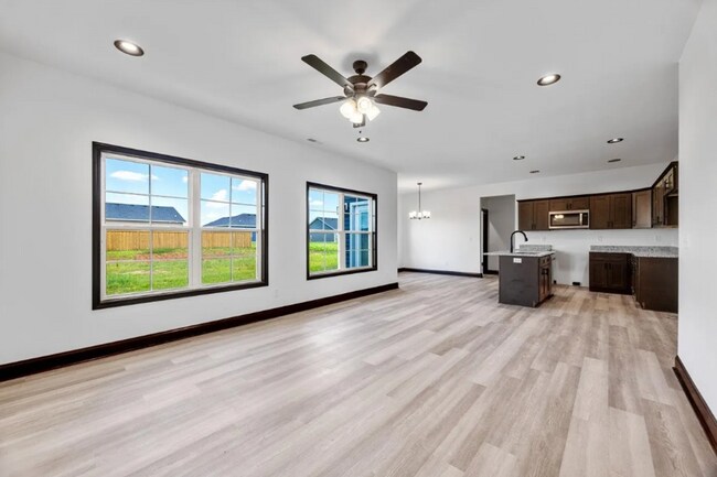 Building Photo - 506 Victoria Wy