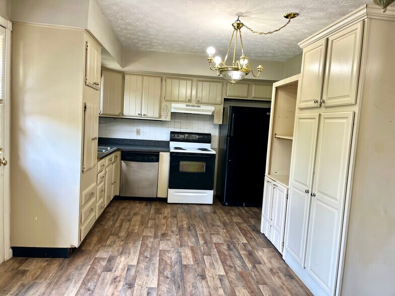 Primary Photo - 3313 Tisdale Dr