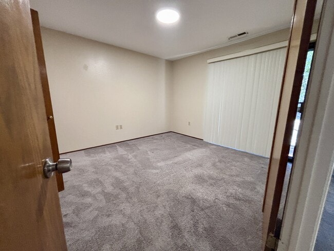 Building Photo - 307 Country View Ln