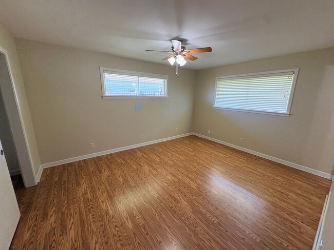 Building Photo - 901 Fair Oaks Ln