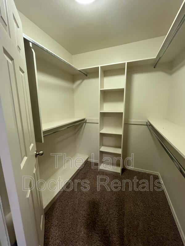 Building Photo - 412 S Country Club Road