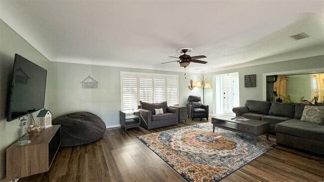 Building Photo - 1531 Hill Dr