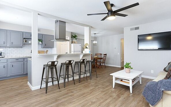 Building Photo - 7834 Broadway-278.9