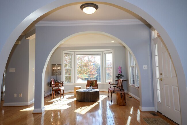 Building Photo - BEAUTIFUL SINGLE FAMILY HOME IN LANSDOWNE