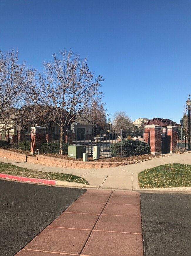 Building Photo - Beautiful 2 Bedroom/2 Bathroom Townhome in Kensington Estates