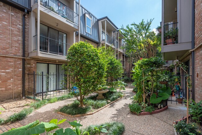 Primary Photo - 2400 N Braeswood Blvd