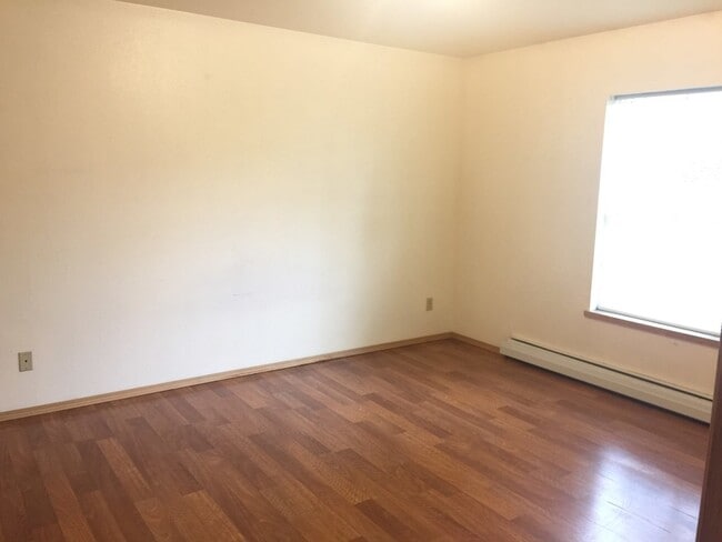 Building Photo - 127 Hunters Way