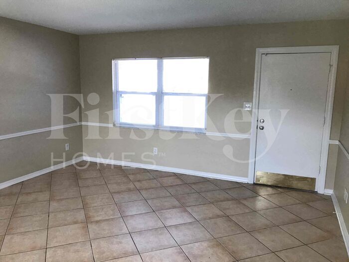 Building Photo - 701 Kingswood Loop