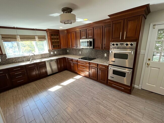 Building Photo - 6805 Millwood Rd