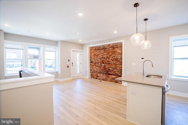 Building Photo - 129 S 49th St