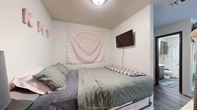 Building Photo - 725 Peppertree Dr