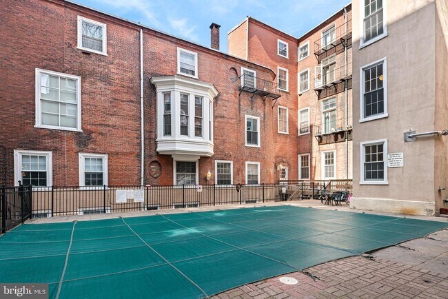 Building Photo - 1008 Spruce St