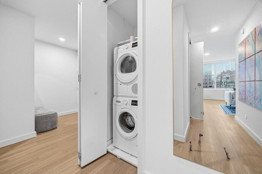 Building Photo - 68 W 37th St