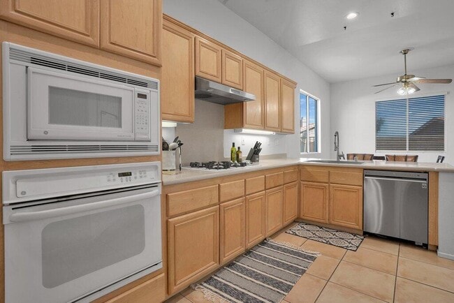 Building Photo - 45180 Debbie Dr