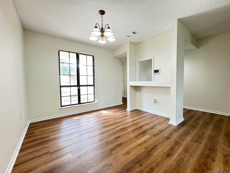 Building Photo - 1732 Manor Oak Dr