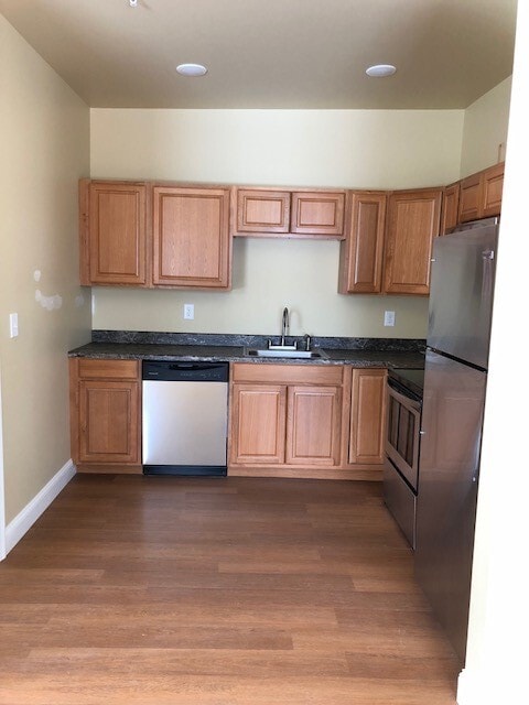 Building Photo - 15 LLC-23 Elm St