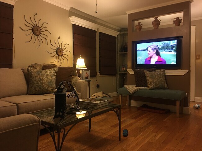 Building Photo - 525 Maple Ave